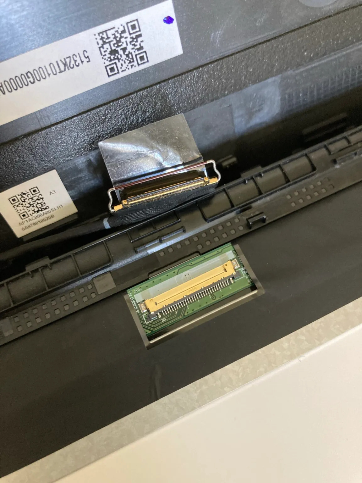 Screen connector